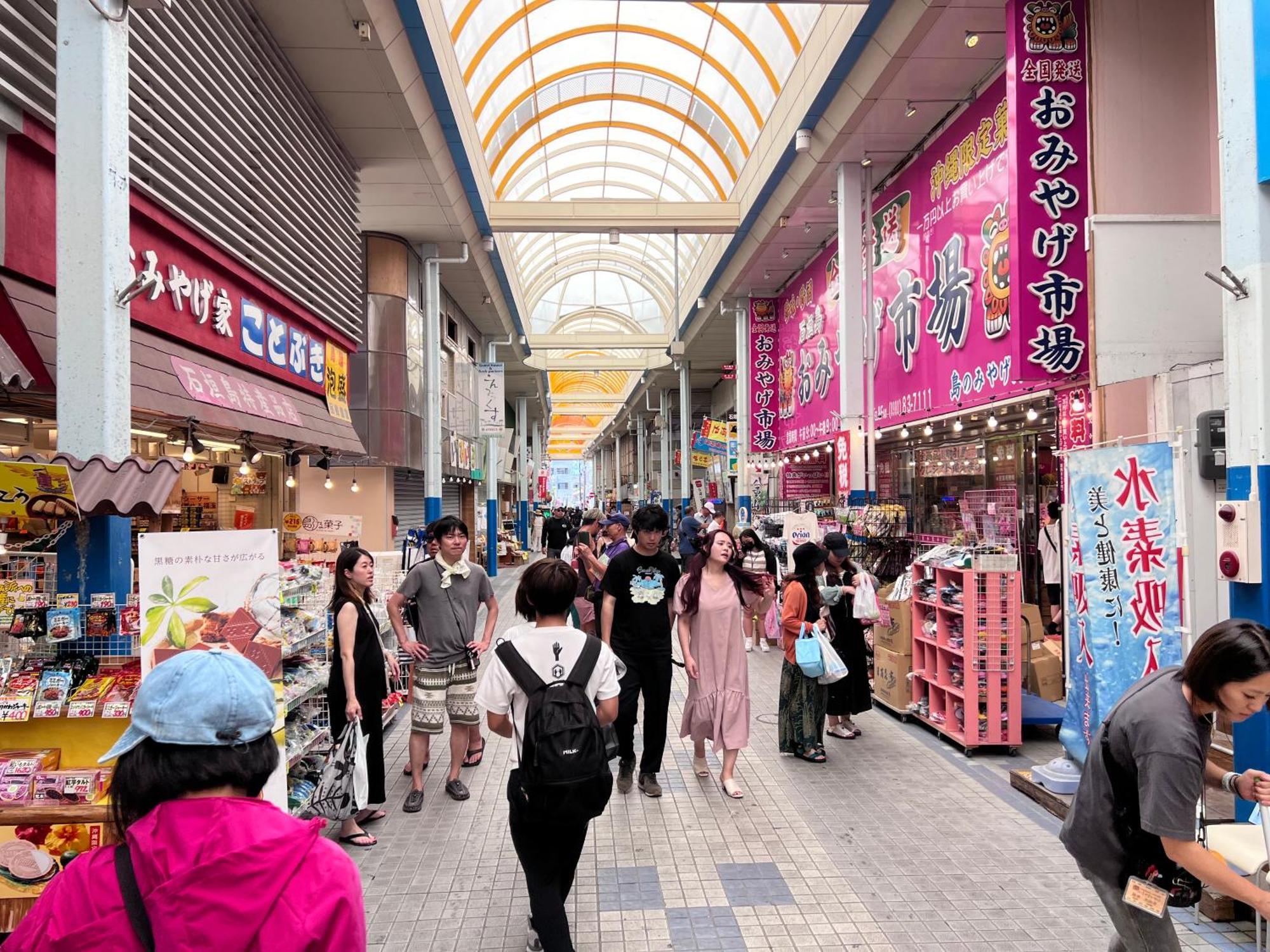 石垣島グループの宿 2216 にじいろ ユーグレナモール内 Ishigaki  Eksteriør billede