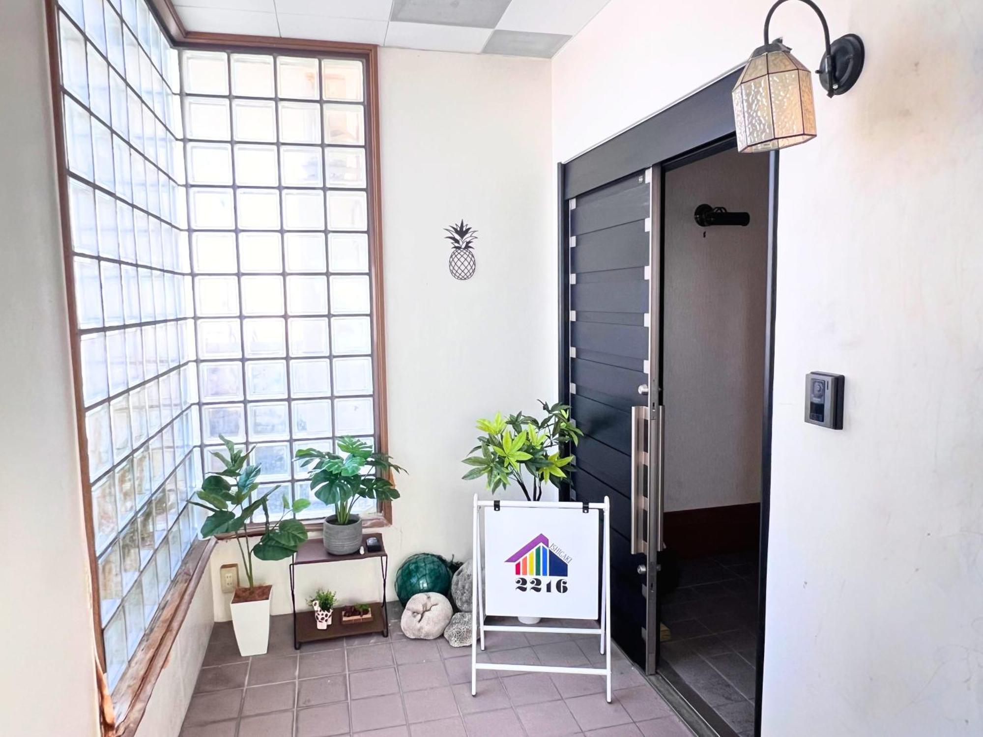 石垣島グループの宿 2216 にじいろ ユーグレナモール内 Ishigaki  Eksteriør billede