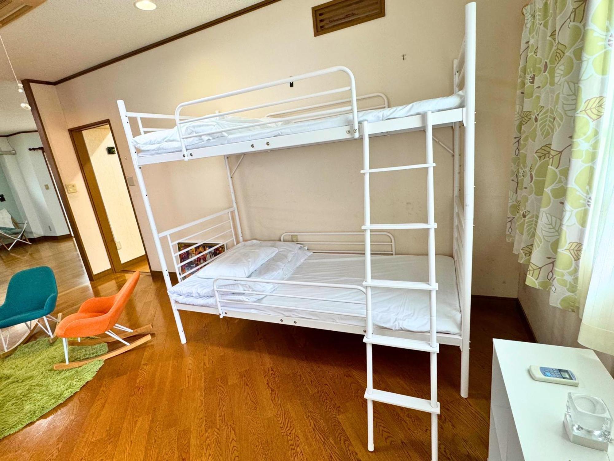 石垣島グループの宿 2216 にじいろ ユーグレナモール内 Ishigaki  Eksteriør billede