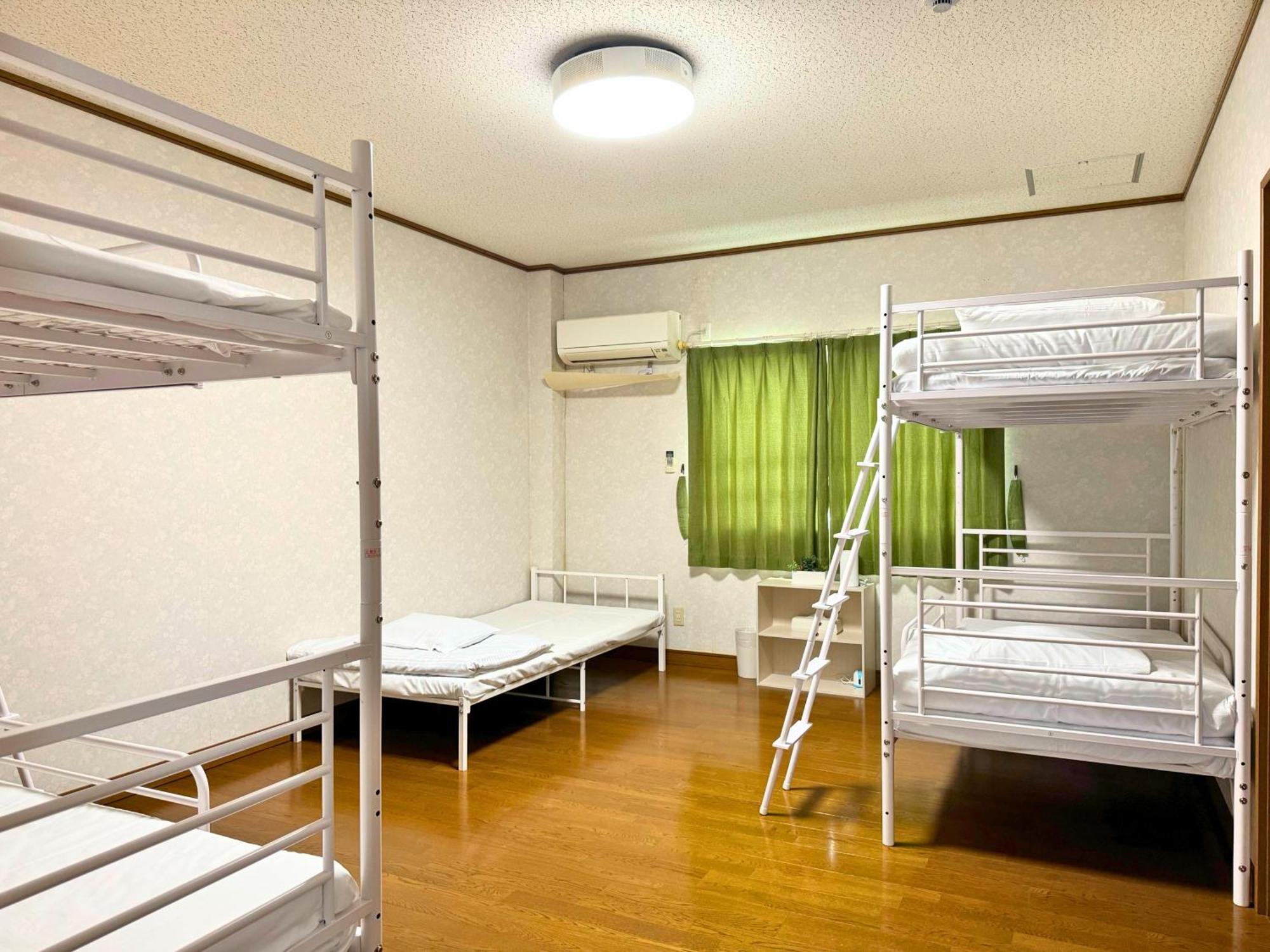 石垣島グループの宿 2216 にじいろ ユーグレナモール内 Ishigaki  Eksteriør billede